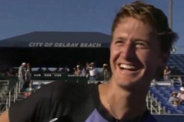 La réponse hilarante d'une star du tennis alors que l'intervieweur subit une gaffe « sexuelle » gênante en direct à la télévision
