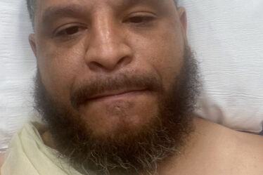 Papa survit à une attaque d'ours de 500 livres après que la bête ait tenté de « le manger comme un dessert »