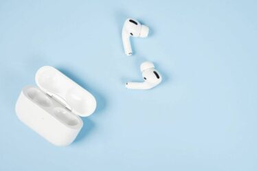 Quatre compagnies aériennes interdisent désormais aux passagers d'emporter des AirPods d'Apple