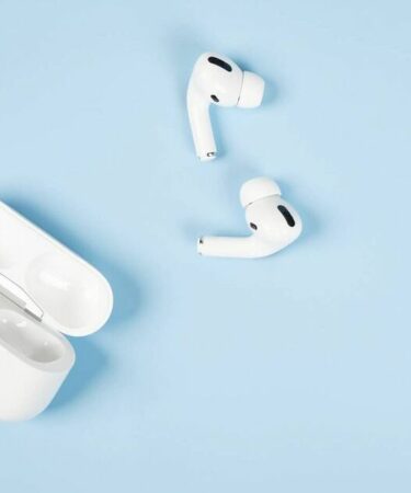 Quatre compagnies aériennes interdisent désormais aux passagers d'emporter des AirPods d'Apple
