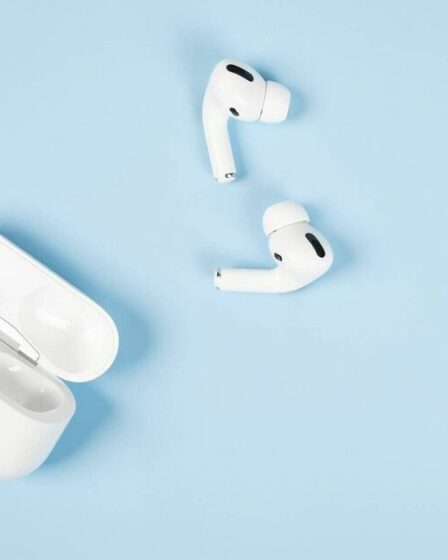 Quatre compagnies aériennes interdisent désormais aux passagers d'emporter des AirPods d'Apple