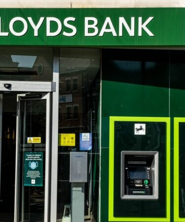 Lloyds donne 500 £ aux clients et 1 200 £ supplémentaires aux épargnants