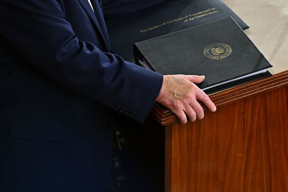 La main du président Trump photographiée a prononcé le discours sur l'état de l'Union.