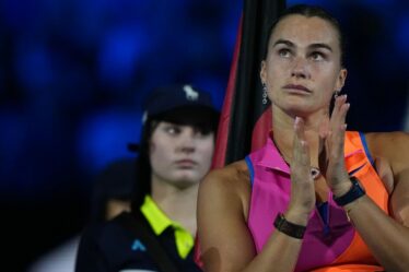 Aryna Sabalenka se retire d'un autre tournoi alors qu'Iga Swiatek tient sa promesse