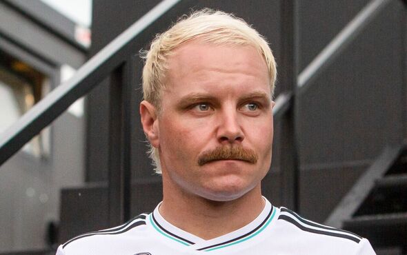 Valtteri Bottas dans le paddock F1