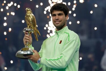 Carlos Alcaraz remporte le titre de l'Open du Qatar en seulement 50 minutes alors que l'Espagnol a soif de plus