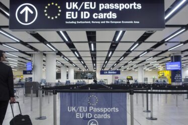 Cauchemar de vacances dans l'UE alors que les Britanniques doivent s'attendre à des files d'attente de 4 heures à l'aéroport cet été
