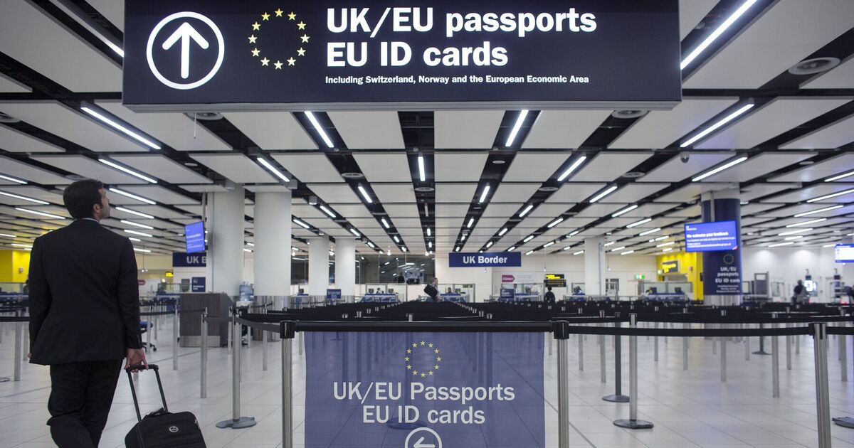 Cauchemar de vacances dans l'UE alors que les Britanniques doivent s'attendre à des files d'attente de 4 heures à l'aéroport cet été