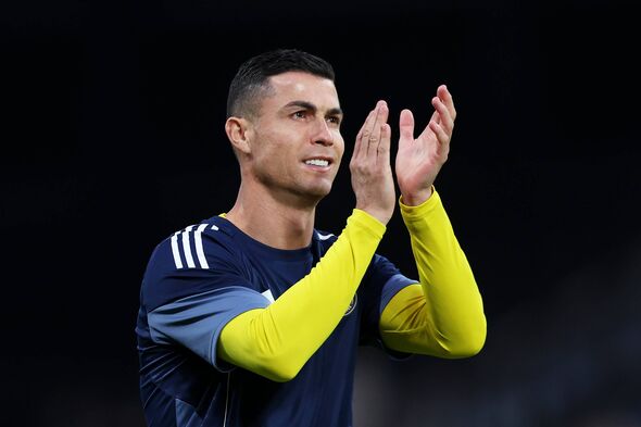 Cristiano Ronaldo d'Al Nassr applaudit les fans Cristiano Ronaldo d'Al Nassr applaudit les fans