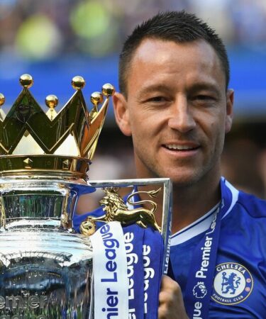 Chelsea "déconcerté" par les commentaires de John Terry alors que l'icône des Blues fait part publiquement de ses frustrations