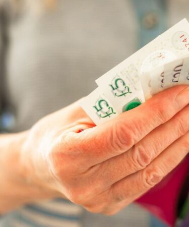 DWP donne 4 495 £ aux personnes qui respectent la « règle des 35 heures » à partir d'avril