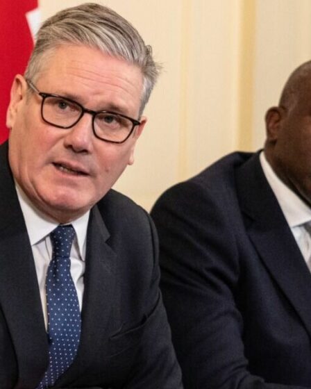 David Lammy s'en prend à Keir Starmer à propos de Mandelson avec le Premier ministre au bord du gouffre