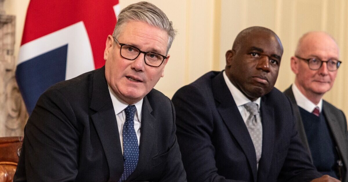 David Lammy s'en prend à Keir Starmer à propos de Mandelson avec le Premier ministre au bord du gouffre