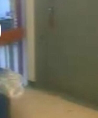 Des images effrayantes montrent le moment où les gardiens de prison trouvent le corps d'Epstein