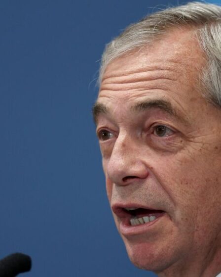 Élection partielle de Gorton et Denton EN DIRECT : Nigel Farage fustige Keir Starmer « paniqué »