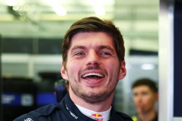 F1 LIVE: Max Verstappen arrête George Russell alors que Mercedes signe un pilote champion