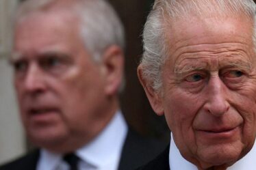 Famille royale EN DIRECT : Epstein a blâmé le "roi Charles" après qu'Andrew ait perdu son rôle clé