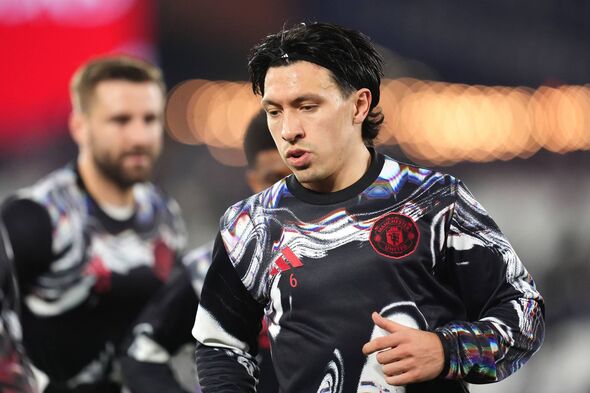 Lisandro Martinez a raté la victoire de Man United contre Everton en raison d'une blessure. Lisandro Martinez a raté la victoire de Man United contre Everton en raison d'une blessure.