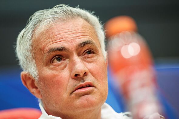 FBL-EUR-C1-BENFICA-PRESSEUR