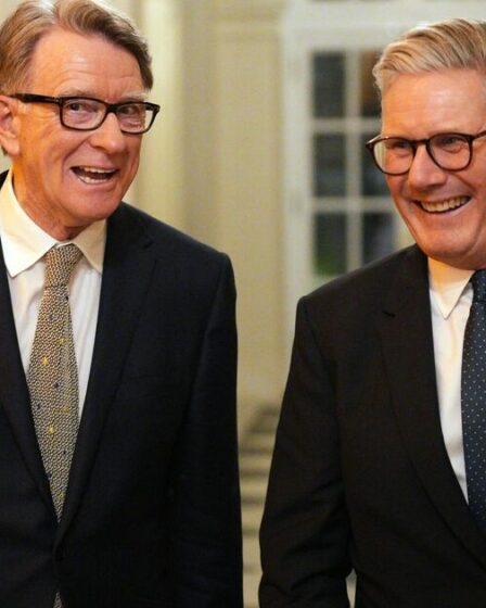 Keir Starmer accusé d'avoir utilisé l'arrestation d'Andrew "pour esquiver le scandale de Peter Mandelson"