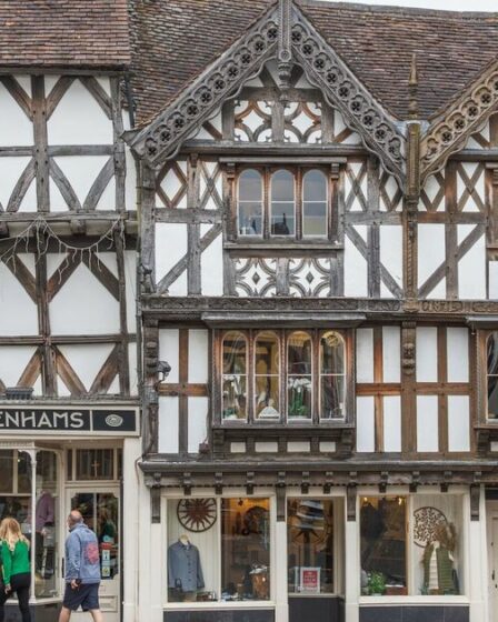 La « belle » ville médiévale du Royaume-Uni compte plus de 400 bâtiments classés et des boutiques prospères