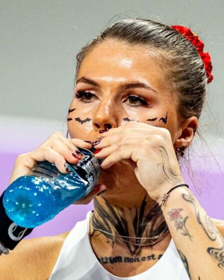 La star du tennis devenue virale pour ses tatouages ​​​​uniques sur le visage refuse la poignée de main et la photo avec son adversaire