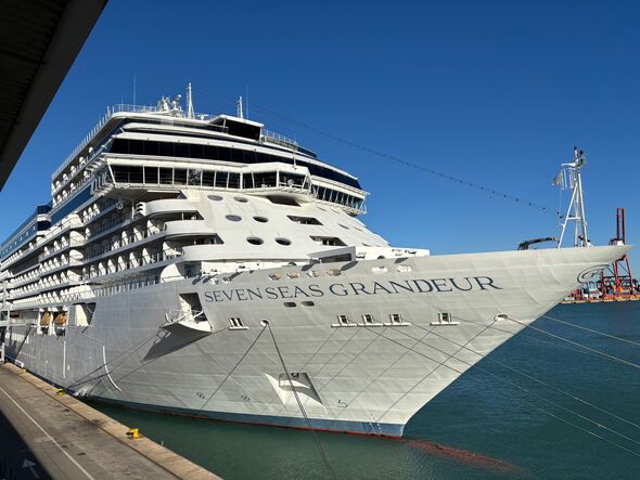 Le navire Grandeur du Regent Seven Seas