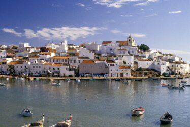 Le magnifique village balnéaire d’Europe constamment éclipsé par des voisins plus célèbres