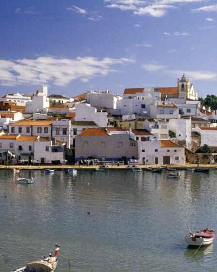 Le magnifique village balnéaire d’Europe constamment éclipsé par des voisins plus célèbres