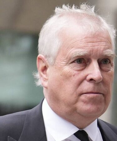 Les téléspectateurs de la BBC disent "me donnent envie de vomir" à cause des commentaires de Dimbleby sur Andrew