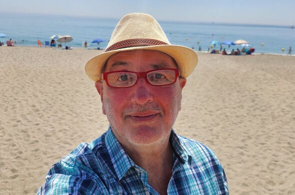 Un Britannique commande du fish and chips en Espagne et est stupéfait lorsqu'il le goûte