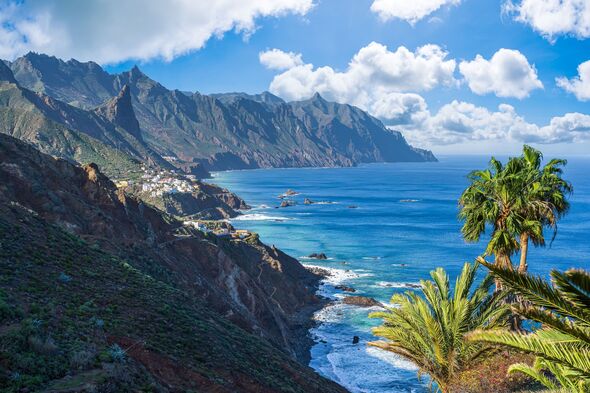 Montagne d'Anaga et village côtier d'Almaciga à Tenerife, Îles Canaries