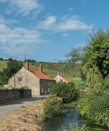 « Magnifique » village avec église saxonne et promenades « magiques » en forêt
