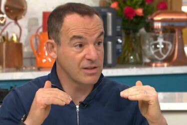 Martin Lewis indique aux demandeurs du crédit universel un programme de bonus de 50 pour cent