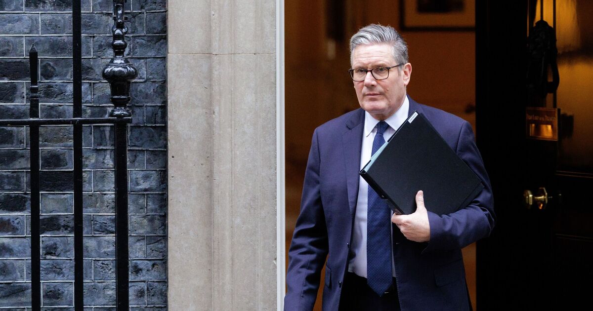 Politique EN DIRECT : Keir Starmer fera face à des grillades infernales dans les logements familiaux alors que la crise de Mandelson s'aggrave