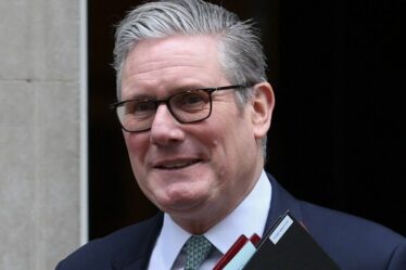 Politique EN DIRECT : Keir Starmer se rend en Allemagne après avoir à peine survécu à la semaine de l'horreur