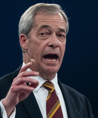 Politique EN DIRECT : Nigel Farage prédit la date à laquelle Keir Starmer sera parti après un coup fracassant