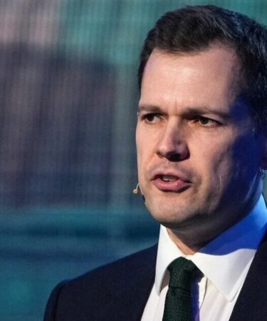 Politique EN DIRECT : Robert Jenrick déclenchera la guerre contre les avantages de la Grande-Bretagne dans un discours explosif