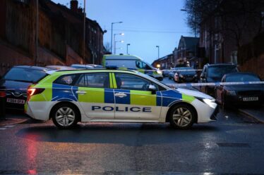 Tir à Oldham EN DIRECT : un homme armé ouvre le feu sur une maison alors que la police lance un appel urgent
