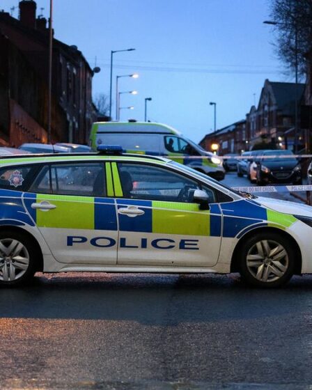 Tir à Oldham EN DIRECT : un homme armé ouvre le feu sur une maison alors que la police lance un appel urgent