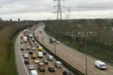 Trafic M25 EN DIRECT : chaos à l'aéroport de Londres Heathrow alors que plusieurs accidents entraînent un retard de 2 heures
