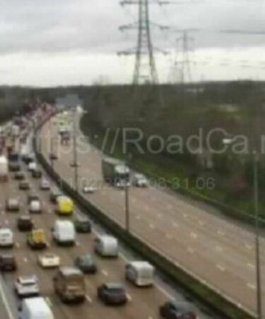 Trafic M25 EN DIRECT : chaos à l'aéroport de Londres Heathrow alors que plusieurs accidents entraînent un retard de 2 heures