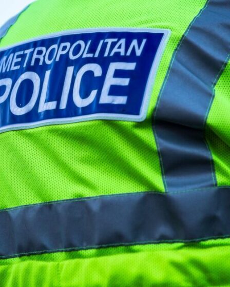 Un adolescent accusé de tentative de meurtre après que des garçons âgés de 12 et 13 ans ont été poignardés à l'école