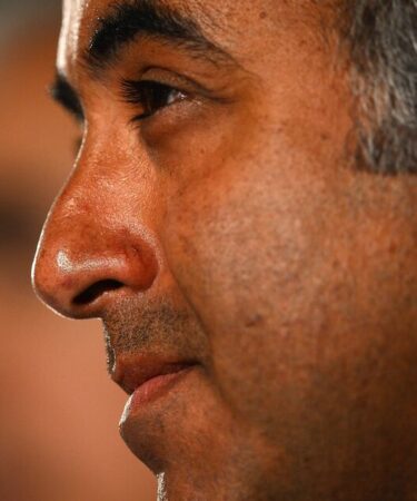 Un ancien propriétaire de Premier League poignardé à son domicile à Londres par des voleurs masqués