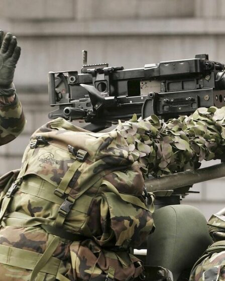 Un pays de l’UE envisage de renforcer son armée en promettant la citoyenneté aux soldats migrants