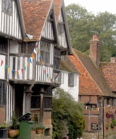 Village Tudor le mieux préservé avec château de conte de fées "comme si on remontait le temps"
