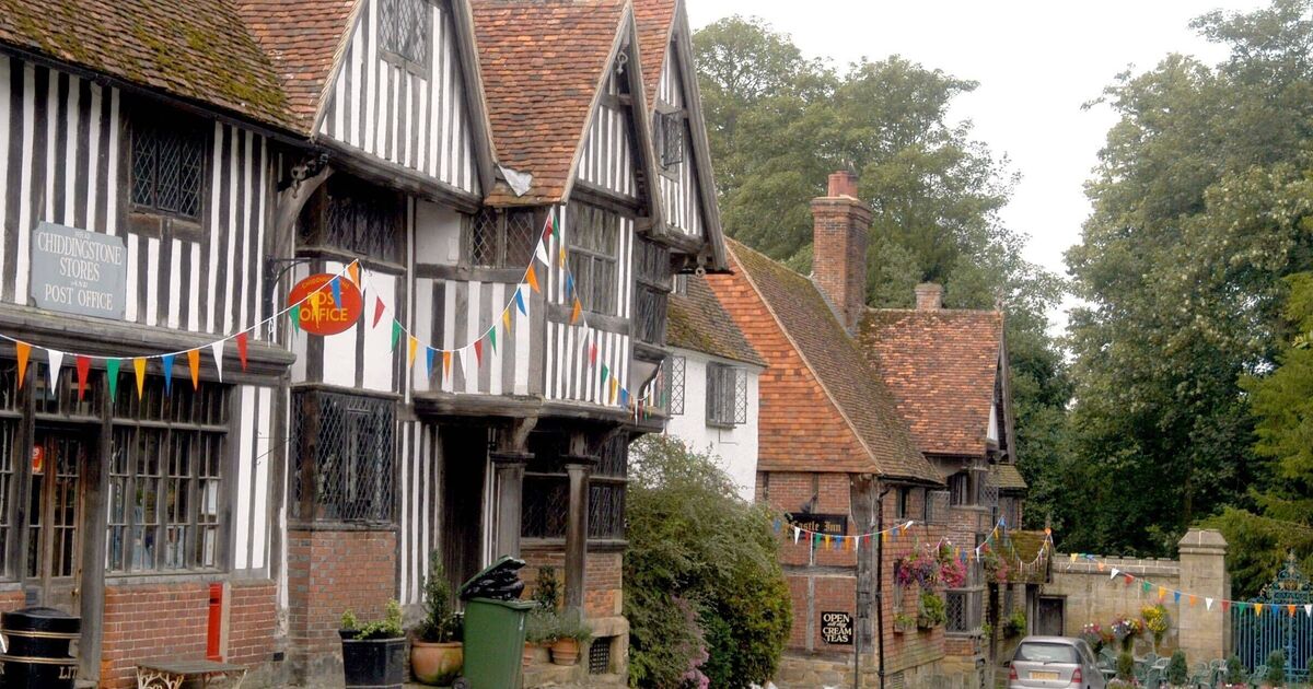 Village Tudor le mieux préservé avec château de conte de fées "comme si on remontait le temps"