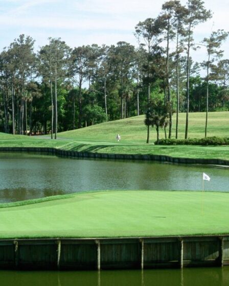 Un tireur tue deux personnes et s'échappe sur le parcours du Players Championship avec un événement retardé
