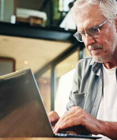 Nouvel avertissement « très sérieux » alors qu'une étude majeure révèle que la moitié des avis en ligne sont faux