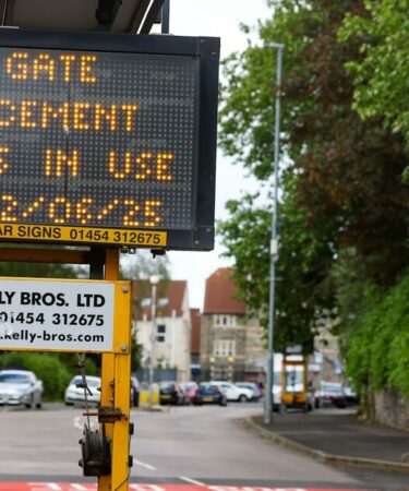 Liste complète des principaux conseils qui en ont profité alors que les conducteurs se sont vu infliger 130 millions de livres sterling d'amendes dans les voies de bus